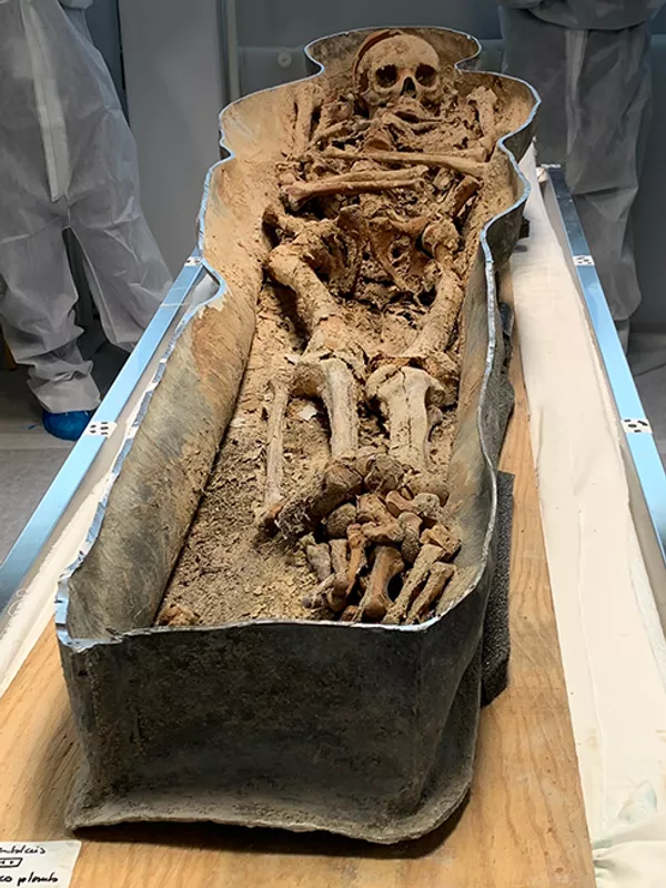 Apertura de los sarcófagos del laboratorio de medicina forense de Toulouse. - Sputnik Mundo