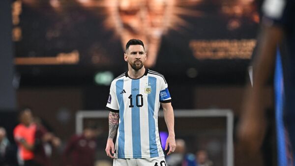 El argentino Lionel Messi durante el partido final de la Copa del Mundo de fútbol entre Argentina y Francia en el Estadio Lusail en Lusail, Catar, 18 de diciembre de 2022.   - Sputnik Mundo