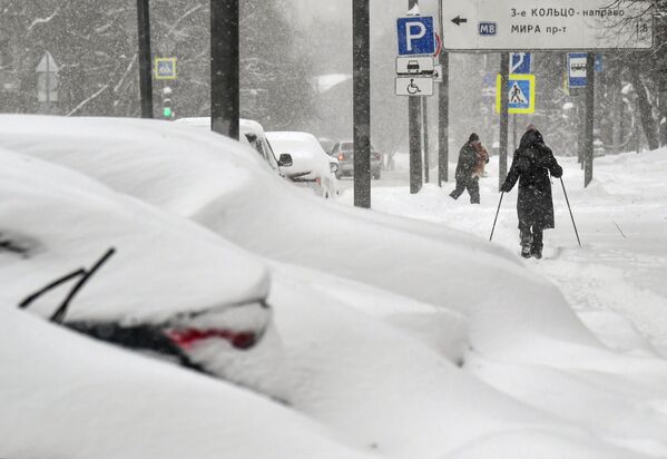 Hace 80 años que no nevaba así en la capital rusa. Solo el 17 de diciembre cayó hasta el 60% de la norma mensual. - Sputnik Mundo