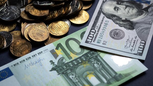 Rublos rusos, euros y dólares  - Sputnik Mundo