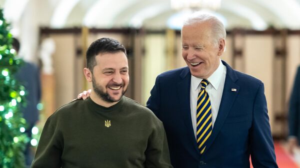 Volodímir Zelenski, presidente de Ucrania, y Joe Biden, presidente de EEUU - Sputnik Mundo