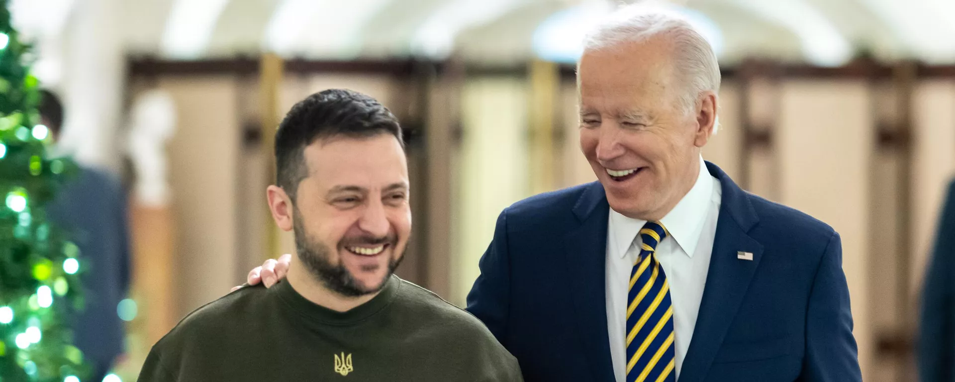 Volodímir Zelenski, presidente de Ucrania, y Joe Biden, presidente de EEUU - Sputnik Mundo, 1920, 17.10.2023