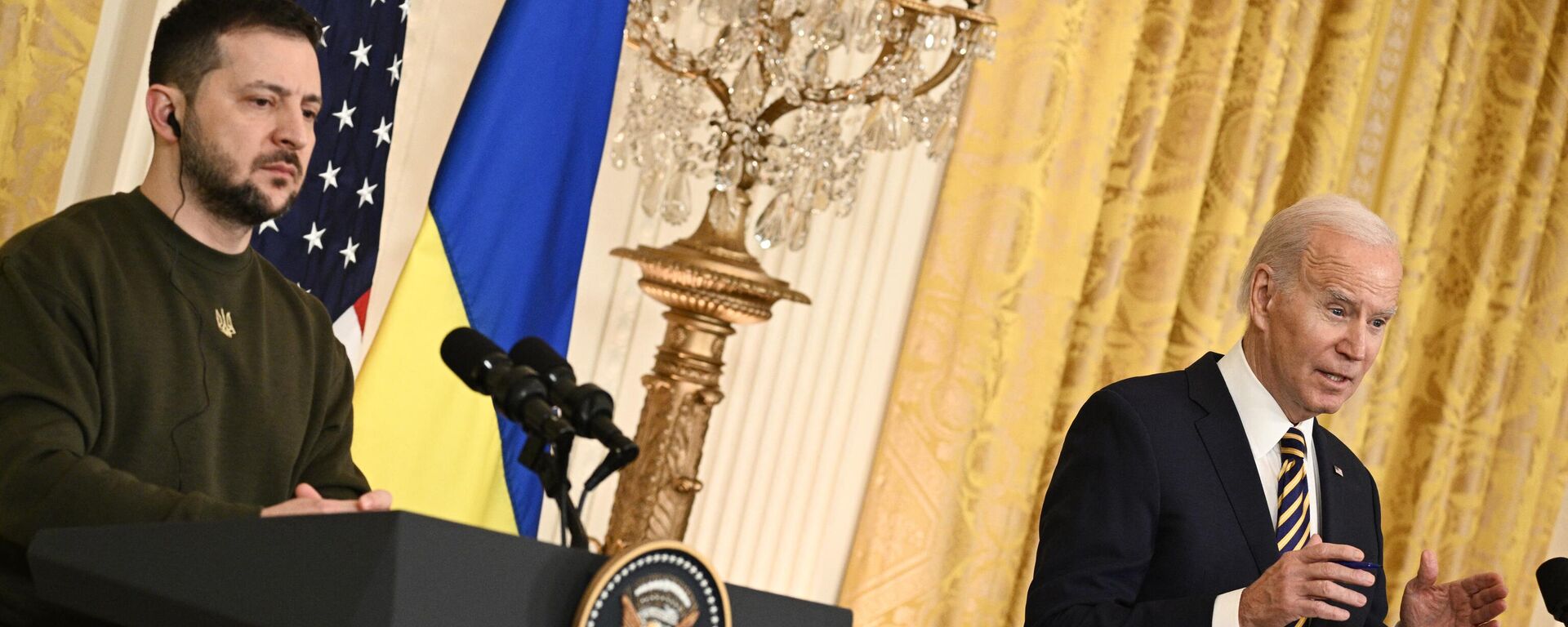 El presidente de Ucrania, Volodímir Zelenski, en conferencia de prensa conjunta con Joe Biden, en la Casa Blanca, el 21 de diciembre de 2022 - Sputnik Mundo, 1920, 21.12.2022