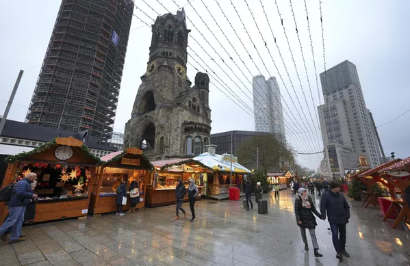 Feria de Navidad en Breitscheidplatz en Berlín, Alemania. - Sputnik Mundo