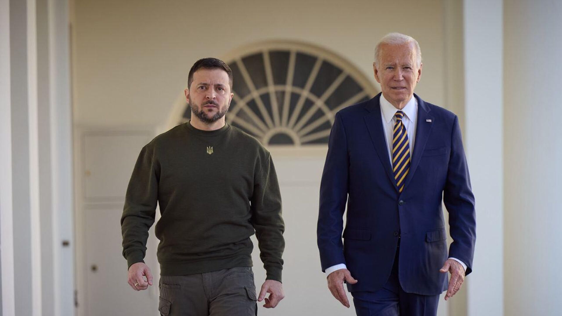 De izquierda a derecha, los presidentes de Ucrania y Estados Unidos, Volodímir Zelenski y Joe Biden. - Sputnik Mundo, 1920, 20.07.2023