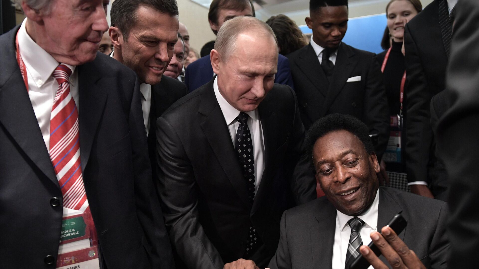 El presidente ruso, Vladímir Putin, en encuentro con la leyenda del fútbol mundial Pelé (archivo) - Sputnik Mundo, 1920, 30.12.2022