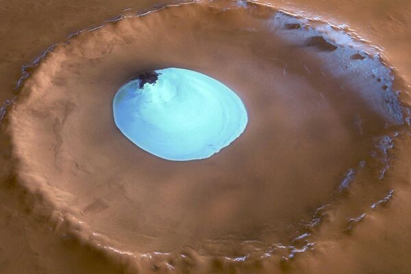 Las temperaturas en Marte descienden en invierno, alcanzando los 123 grados centígrados bajo cero en los polos.En la foto: un cráter sin nombre en la llanura Vastitas Borealis de Marte. La imagen fue tomada por la estación interplanetaria automática Mars Express de la Agencia Espacial Europea. - Sputnik Mundo