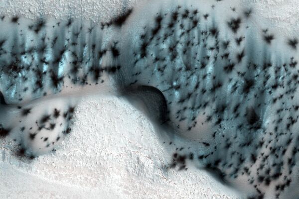 El hielo marciano se presenta en dos variedades: hielo de agua y dióxido de carbono, o hielo seco. - Sputnik Mundo
