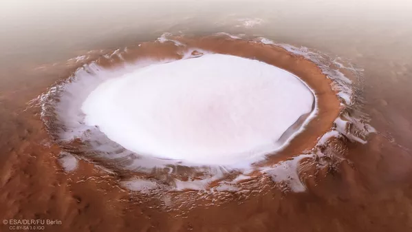 El cráter Korolev, lleno de hielo, en la llanura Vastitas Borealis de Marte. La imagen fue tomada por la estación interplanetaria automática Mars Express de la Agencia Espacial Europea. - Sputnik Mundo