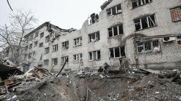 Consecuencias de los ataques de artillería de las tropas ucranianas contra una zona residencial en en Zaporozhie - Sputnik Mundo