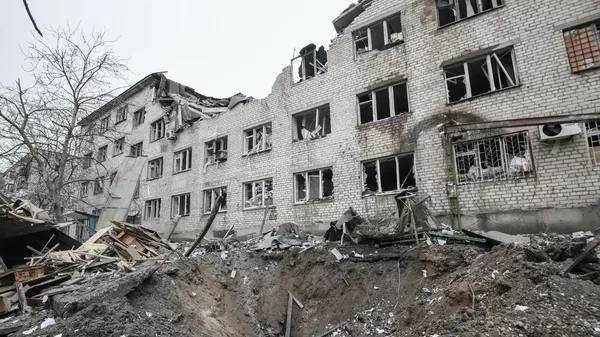Consecuencias de los ataques de artillería de las tropas ucranianas contra una zona residencial en Zaporozhie - Sputnik Mundo