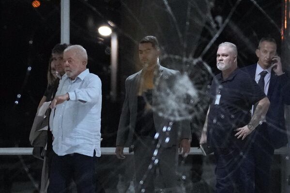 El jefe de Estado, Lula da Silva, (en la foto) desplegó tropas en la capital y declaró el estado de emergencia hasta finales de mes. - Sputnik Mundo