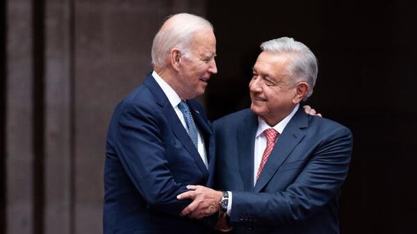 Los presidentes de México y Estados Unidos, Andrés Manuel López Obrador y Joe Biden, de derecha a izquierda. - Sputnik Mundo