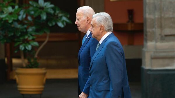 Joe Biden, presidente de EEUU, y Andrés Manuel López Obrador, presidente de México - Sputnik Mundo