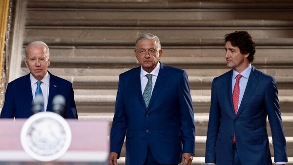 Los mandatarios de EEUU, México y Canadá, Joe Biden, Andrés Manuel López Obrador y Justin Trudeau. - Sputnik Mundo