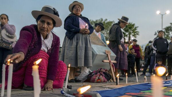 Manifestantes de Ayacucho, Perú, protagonizaron el 11 de enero una velada por las víctimas de represión durante la actual crisis política en el país andino. - Sputnik Mundo