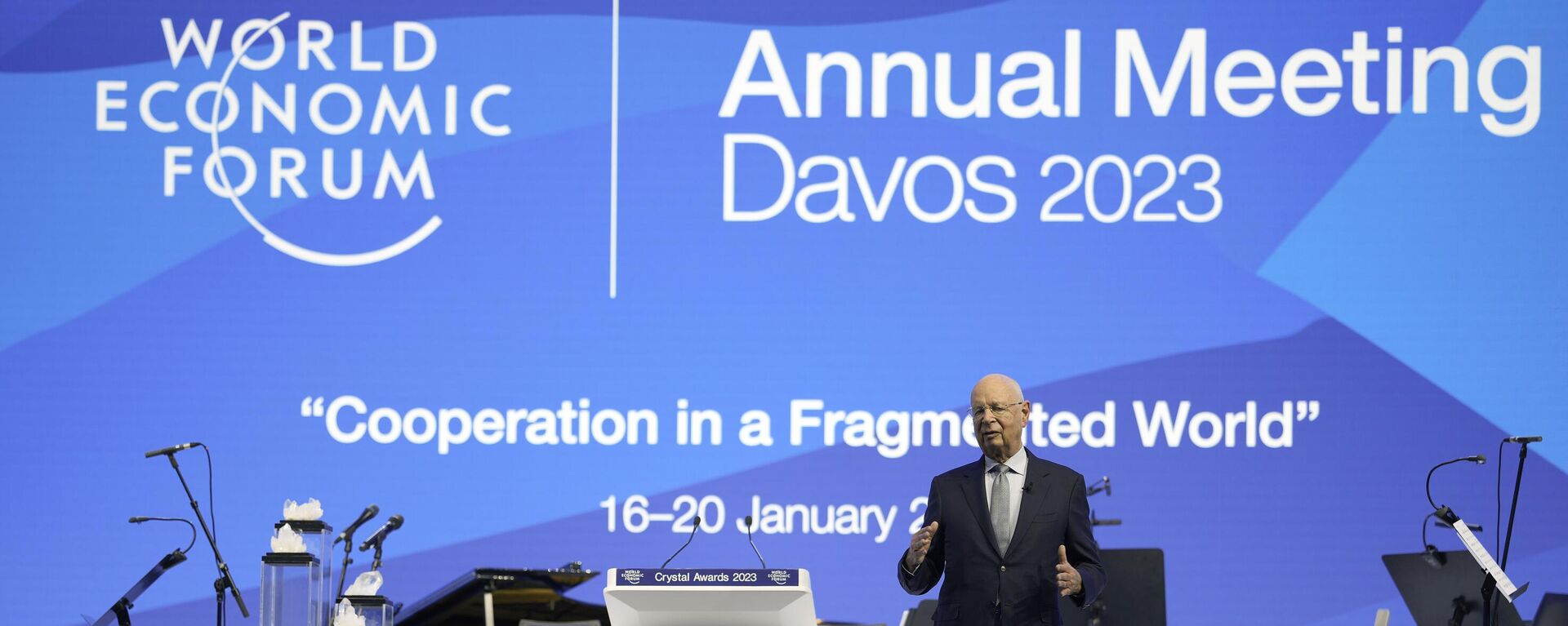 El fundador del Foro Económico Mundial, Klaus Schwab, da la bienvenida a los invitados al Foro Económico Mundial de Davos 2023 - Sputnik Mundo, 1920, 16.01.2023
