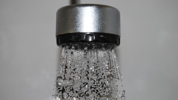Una ducha con gotas de agua - Sputnik Mundo