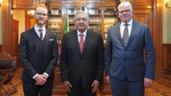 Una delegación de Wikileaks fue recibida en la Ciudad de México por el presidente Andrés Manuel López Obrador. - Sputnik Mundo