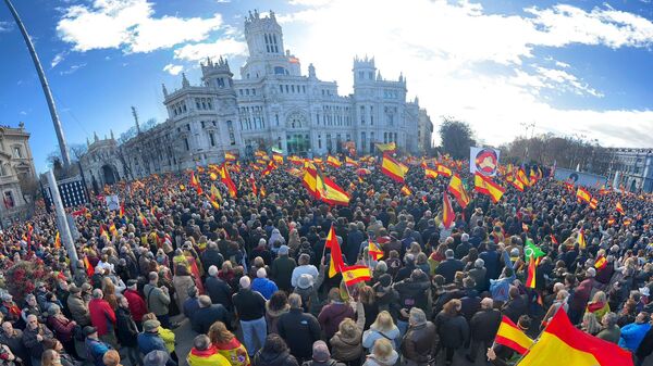 Manifestación en Madrid contra Pedro Sánchez, presidente del Gobierno de España - Sputnik Mundo