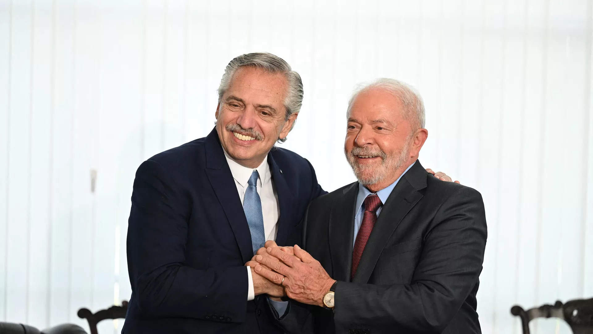El presidente de Argentina, Alberto Fernández, con el presidente de Brasil, Lula da Silva, el 2 de enero de 2023 en Brasilia - Sputnik Mundo, 1920, 04.02.2023