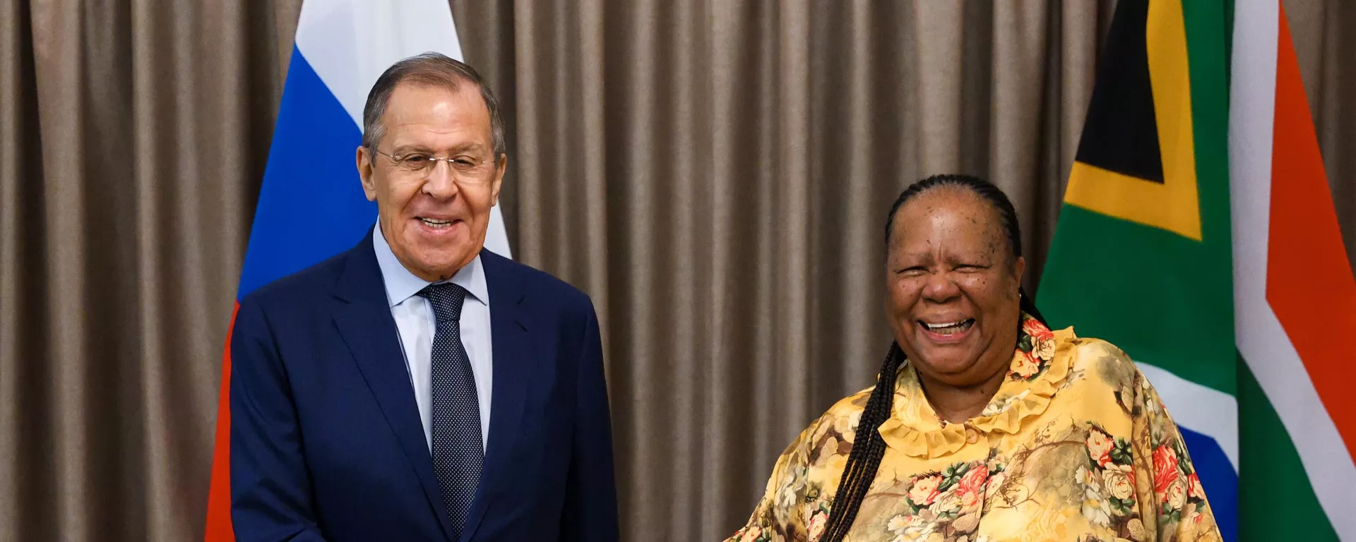 El canciller ruso, Seguéi Lavrov, y la ministra de Asuntos Exteriores de Sudáfrica, Naledi Pandor - Sputnik Mundo, 1920, 23.01.2023