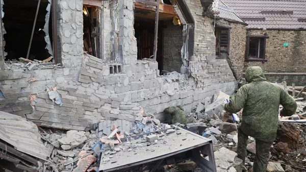 Las consecuencias del ataque ucraniano sobre un hotel en Donetsk - Sputnik Mundo