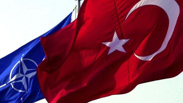 Las banderas de la OTAN y de Turquía - Sputnik Mundo