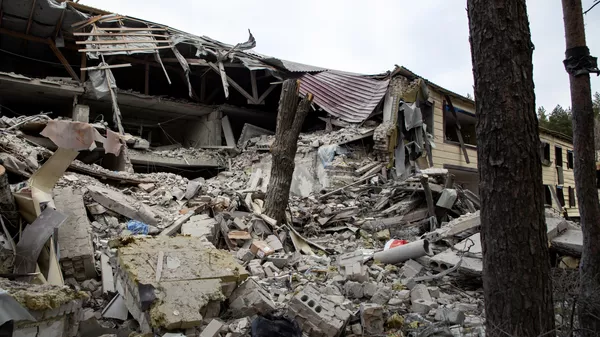 Las consecuencias del bombardeo ucraniano en Lugansk - Sputnik Mundo