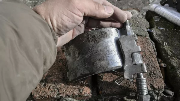 Fragmento de misil Himars tras un bombardeo de las FFAA ucranianas  - Sputnik Mundo