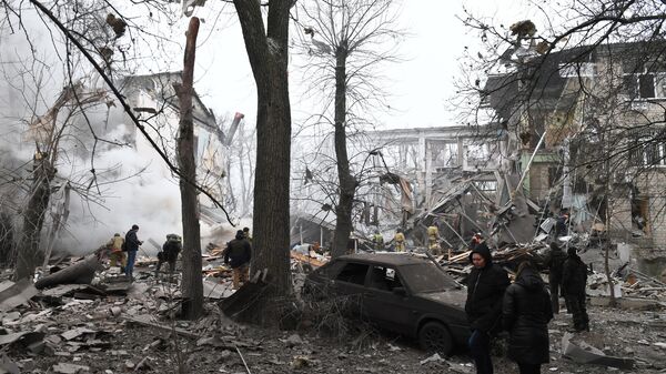 Consecuencias del bombardeo por las fuerzas armadas ucranianas de un centro comercial en Donetsk - Sputnik Mundo