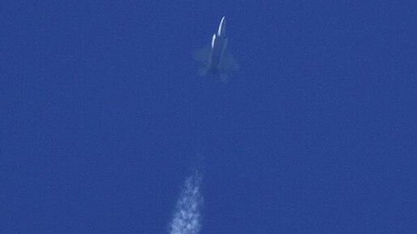 Caza de EEUU F-22 derriba el globo chino mientras sobrevolaba el océano Atlántico, el 4 de febrero de 2023 - Sputnik Mundo