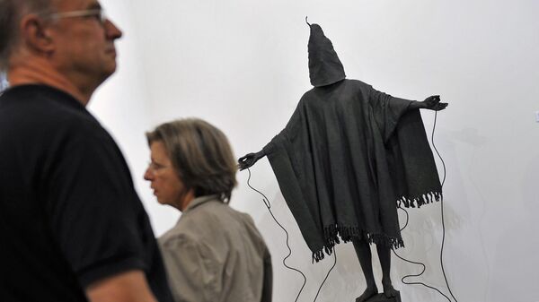 Exposición artística en Suiza a cargo del artista Marc Quinn sobre personas torturadas en Irak por EEUU. - Sputnik Mundo