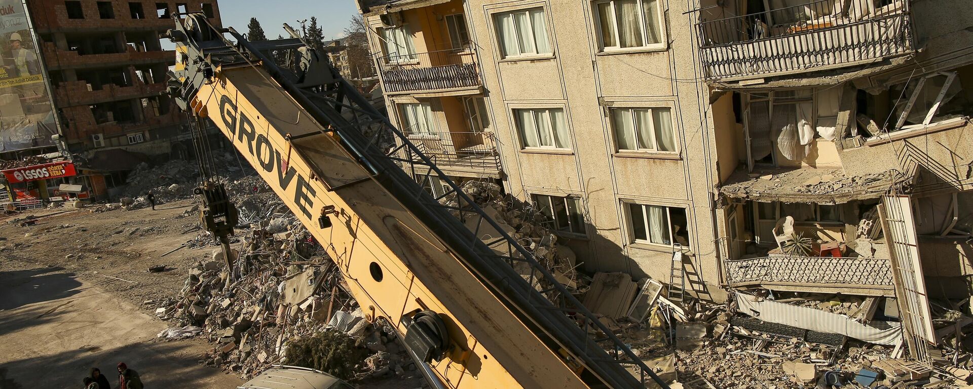 Edificio colapsado tras sismos en Turquía  - Sputnik Mundo, 1920, 14.02.2023