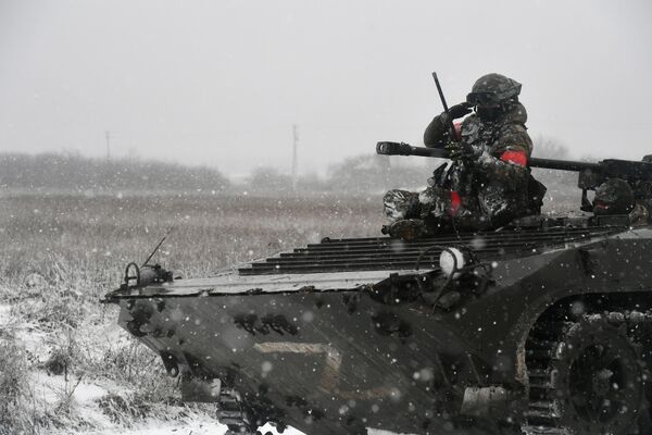 Las tropas rusas controlan actualmente más del 70% de la región de Zaporozhie. Al mismo tiempo, los militares ucranianos mantienen en su poder la capital regional, la ciudad de Zaporozhie.En la foto: un vehículo de reconocimiento blindado BRM-1K. - Sputnik Mundo