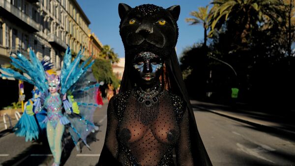 Participantes en el 150 carnaval tradicional de Niza, Francia - Sputnik Mundo