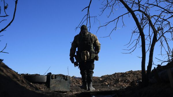 Un soldado de las FFAA rusas en la operación militar - Sputnik Mundo