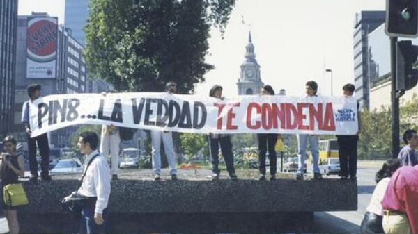 Manifestación del Comité de Defensa de los Derechos del Pueblo de Chile exigiendo enjuiciamiento contra el dictador Augusto Pinochet. - Sputnik Mundo