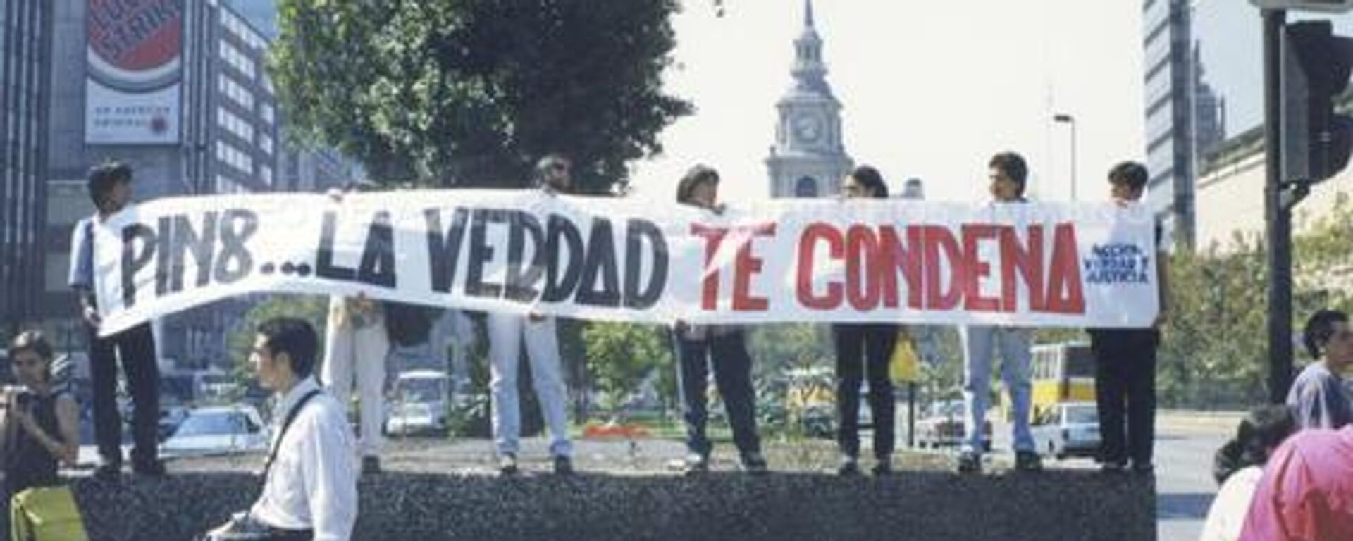 Manifestación del Comité de Defensa de los Derechos del Pueblo de Chile exigiendo enjuiciamiento contra el dictador Augusto Pinochet. - Sputnik Mundo, 1920, 24.03.2023