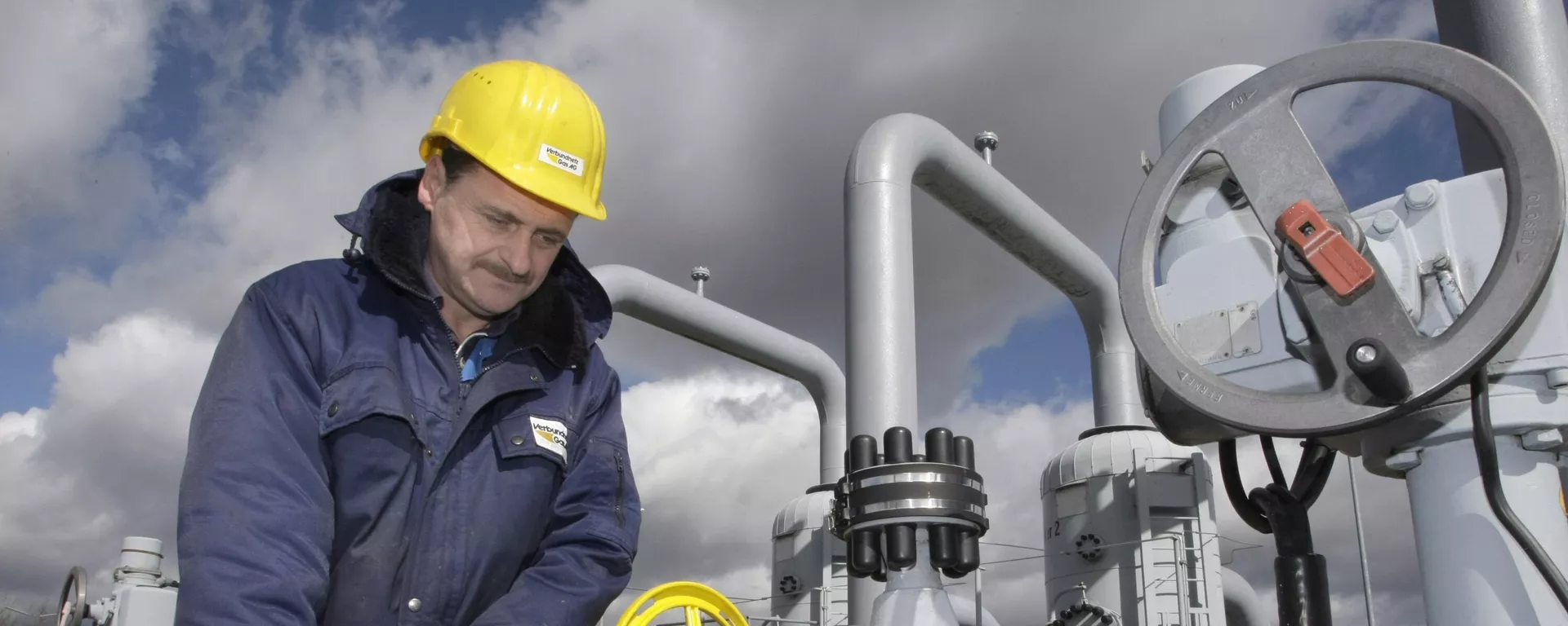 Técnico trabaja en la estación de compresión de gas natural, en el este de Alemania - Sputnik Mundo, 1920, 26.03.2023