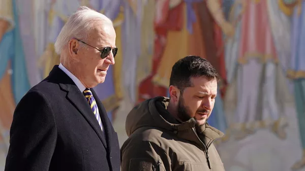 Biden y Zelenski se reunieron este 20 de febrero en Kiev.  - Sputnik Mundo