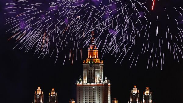 Fuegos artificiales en Moscú - Sputnik Mundo