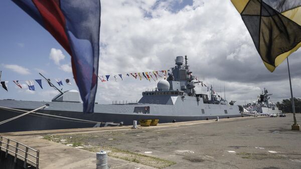 La fragata rusa Almirante Gorshkov durante las maniobras navales Mosi-II  - Sputnik Mundo