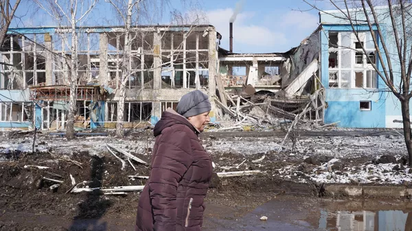 Las consecuencias de un bombardeo de las FFAA ucranianas en Debaltsevo - Sputnik Mundo