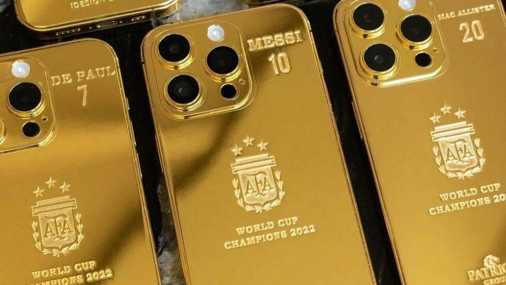 El delantero argentino Lionel Messi compró 35 iPhones de oro para su equipo y su personal - Sputnik Mundo, 1920, 02.03.2023