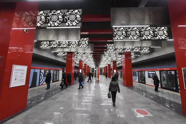 La linea Great Circle alleggerirà notevolmente le altre linee della metropolitana di Mosca.  Inoltre, per molti passeggeri il tempo di percorrenza in metropolitana sarà notevolmente ridotto.  Nella foto: stazione Michurinsky Prospekt.  - Mondo Sputnik