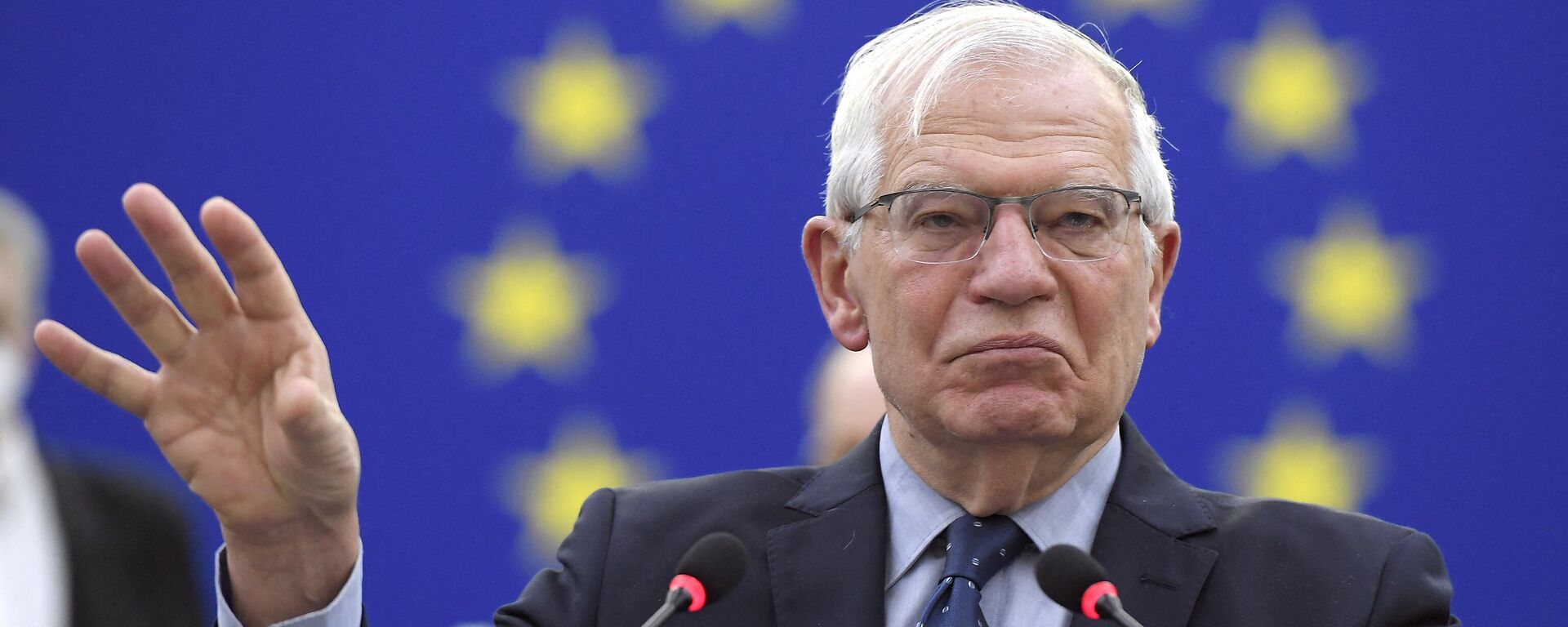 El jefe de Política Exterior de la Unión Europea, Josep Borrell, habla durante un debate sobre la injerencia extranjera en todos los procesos democráticos de la Unión Europea, el 8 de marzo de 2022 - Sputnik Mundo, 1920, 03.03.2023