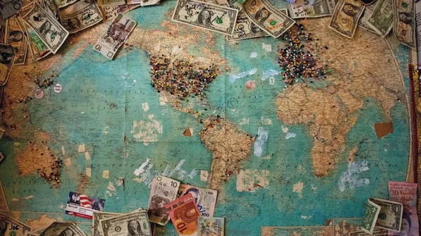 Dinero en el mapa del mundo - Sputnik Mundo