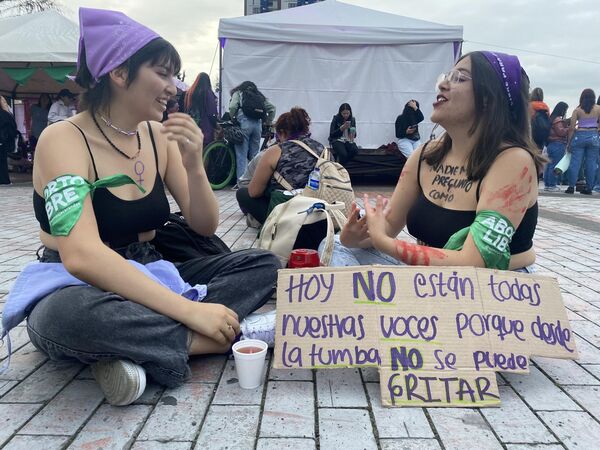 Según Medicina Legal, en Colombia cada ocho horas una mujer es asesinada. Y cada hora, ocho mujeres sufren de violencia intrafamiliar o sexual. Según Medicina Legal, en Colombia cada ocho horas una mujer es asesinada. Y cada hora, ocho mujeres sufren de violencia intrafamiliar o sexual. - Sputnik Mundo