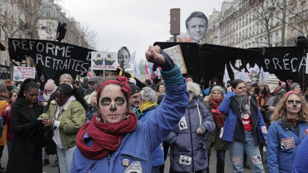 Manifestación contra los cambios en las pensiones, el 19 de enero de 2023 en París - Sputnik Mundo